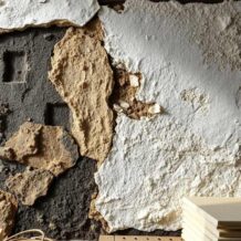 Czy najpierw osuszać ściany czy ocieplać stary dom — jak uniknąć wilgoci i poprawić izolację przed termomodernizacją