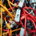 Jak rozpoznać prowizoryczne przeróbki instalacji elektrycznej i kiedy warto zlecić fachowy przegląd